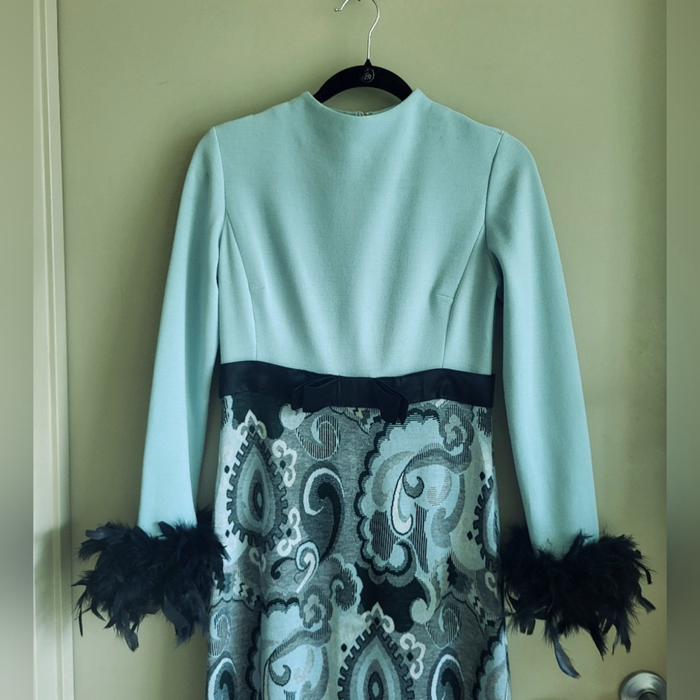 Vintage R&K Knits 1960s Mod Feather Cuff Dress - Picture 4 of 10